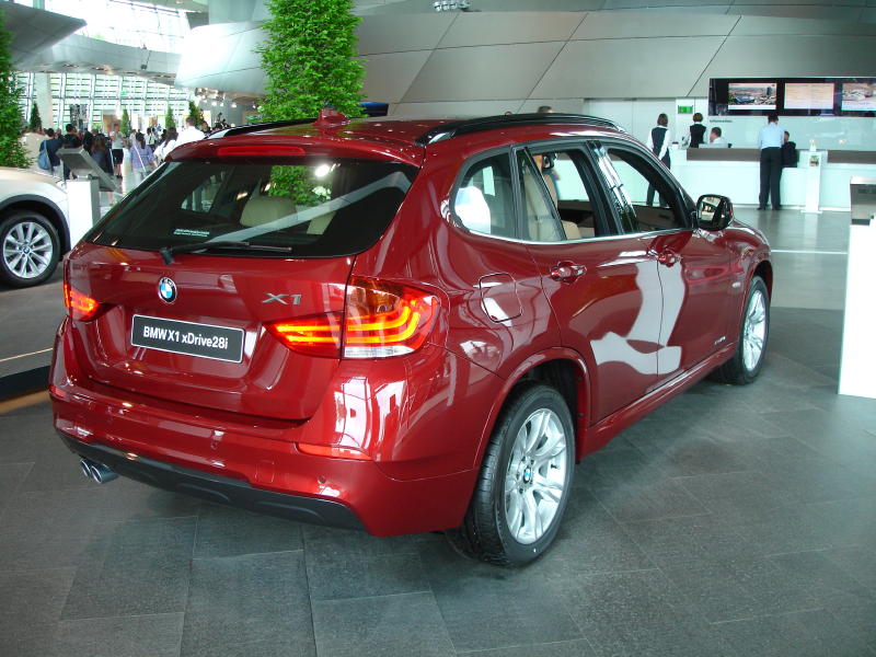 Name:  X1 at BMW Welt - RH View.jpg
Views: 2507
Size:  110.0 KB