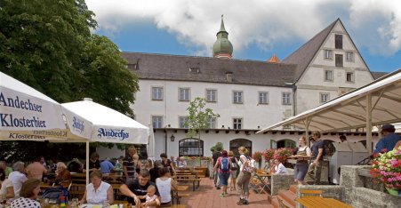 Name:  Kloster Andrechs  10_by_andechs_kloster_biergarten_roland_rossner_3_452x.jpg
Views: 14008
Size:  33.9 KB